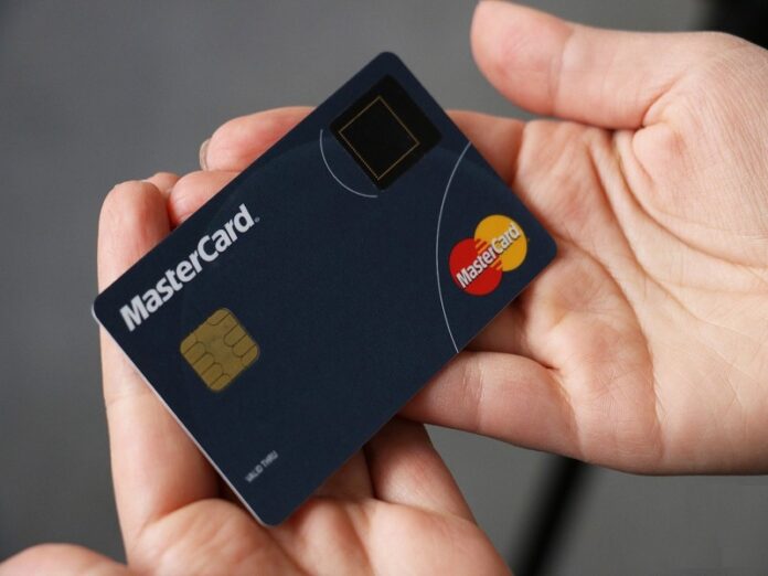Có thể dễ dàng mở thẻ và được hưởng những ưu đãi cũng như hạn mức chi tiêu hấp dẫn từ thẻ tín dụng